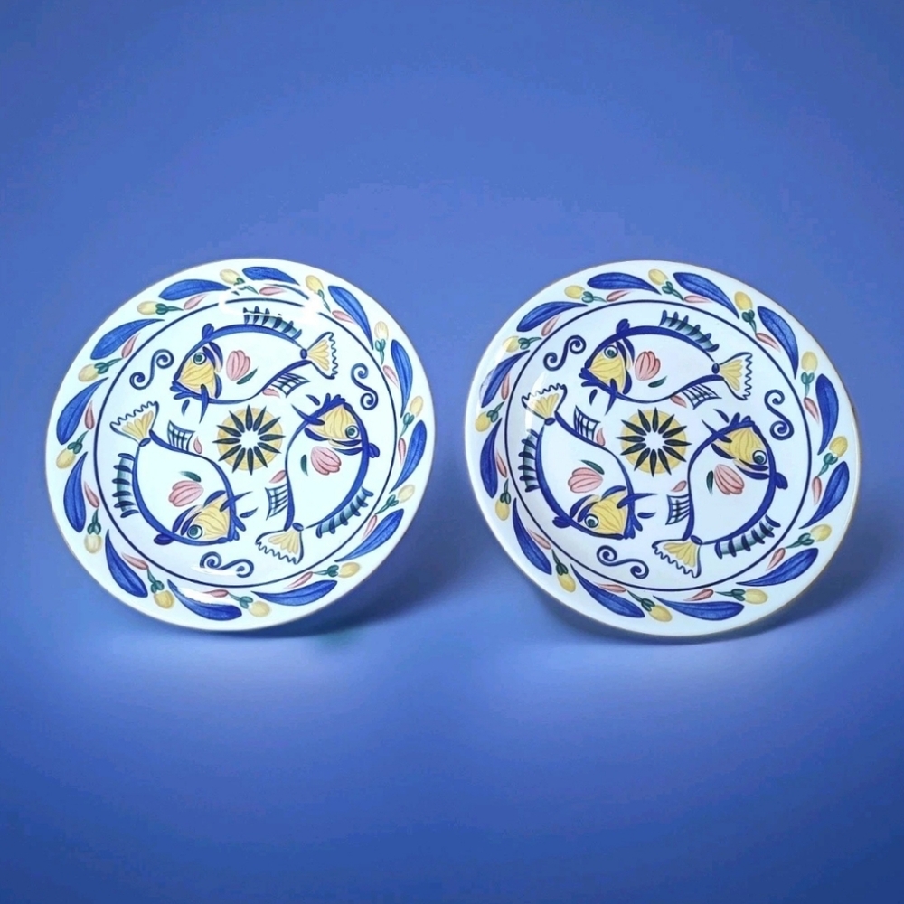 2 Johnson Brothers Aquabatic Fish  Dinner Plates By Susan Kennedy Vtg 90s 10.5"